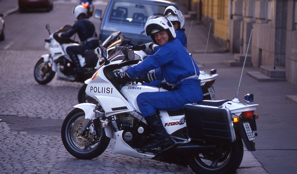 Motorcykelpolisen tog 1992 i bruk en ny köroverall i Gore-Tex. Den tidigare kördräkten i läder förblev också i bruk.